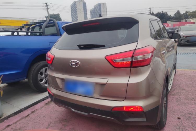 Used Hyundai ix25 2015 1.6L Automatic Two-Wheel-Drive Deluxe DLX Model Exterior 4