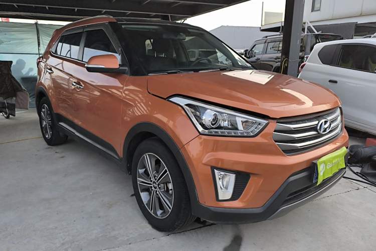 Used Hyundai ix25 2015 1.6L Automatic Two-Wheel-Drive Deluxe DLX Model Front Right 45 Deg
