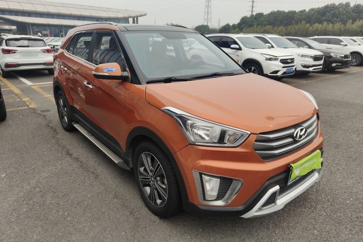 Used Hyundai ix25 2015 1.6L Automatic Two-Wheel Drive Smart GLS Trim Front Right 45 Deg