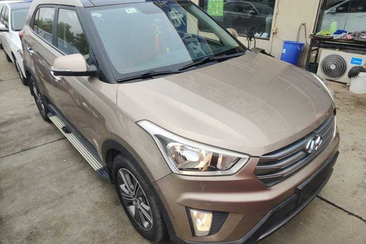 Used Hyundai ix25 2015 1.6L Automatic Two-Wheel Drive Smart GLS Trim Front Right 45 Deg