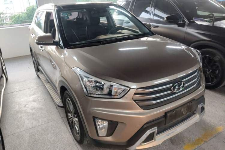 Used Hyundai ix25 2015 1.6L Automatic Two-Wheel Drive Smart GLS Trim Front Right 45 Deg