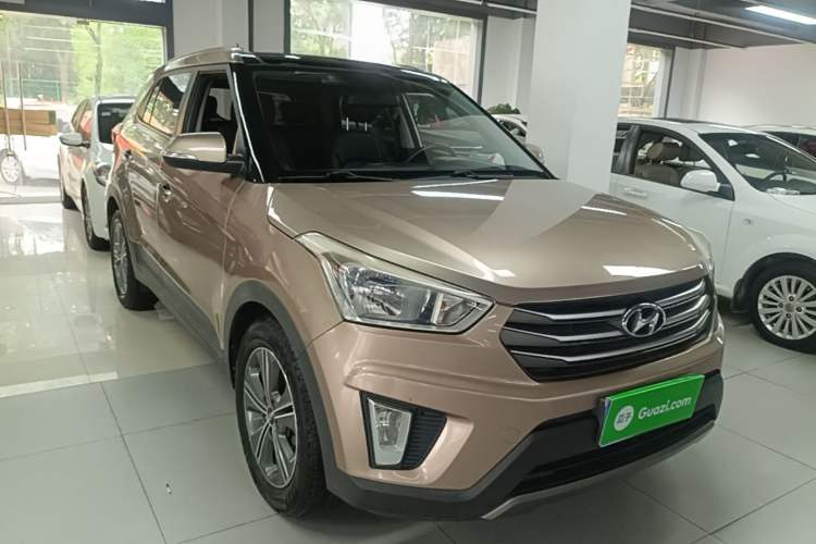 Used Hyundai ix25 2015 1.6L Automatic Two-Wheel Drive Smart GLS Trim Front Right 45 Deg