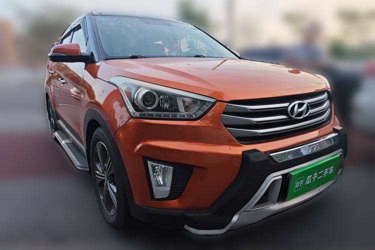 Used Hyundai ix25 2015 1.6L Automatic Two-Wheel-Drive Deluxe DLX Model Front Right 45 Deg