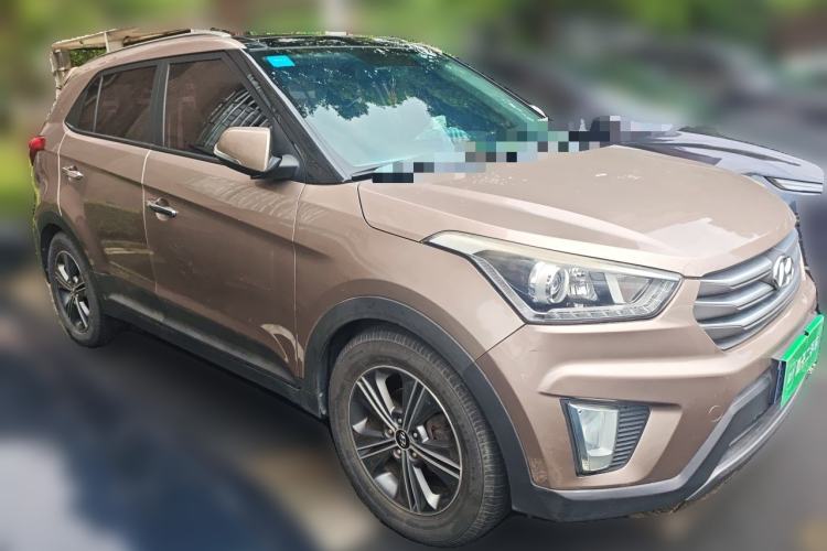 Used Hyundai ix25 2015 1.6L Automatic Two-Wheel-Drive Deluxe DLX Model Front Right 45 Deg