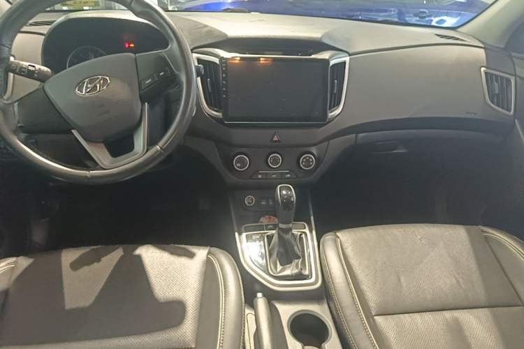 Used Hyundai ix25 2015 1.6L Automatic Two-Wheel Drive Smart GLS Trim Gear Lever
