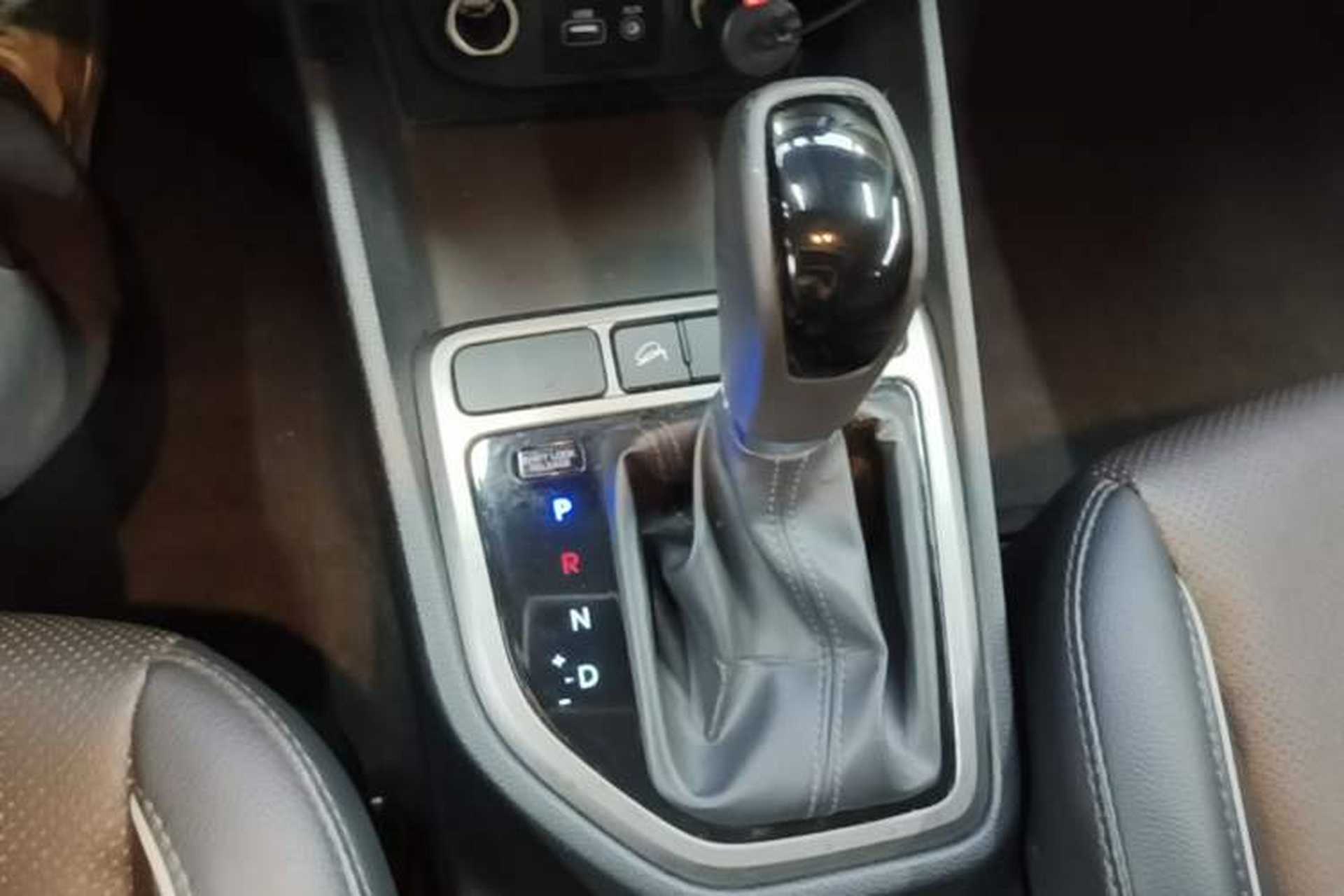 Used Hyundai ix25 2015 2.0L Automatic Two-Wheel Drive Intelligent GLS Gear Lever