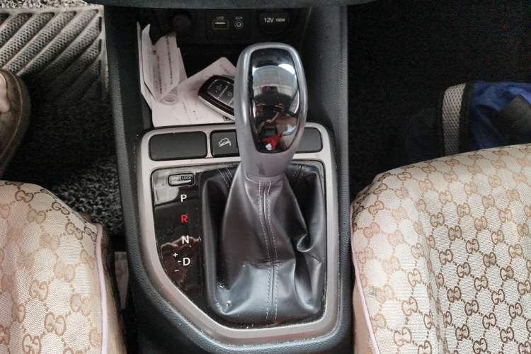Used Hyundai ix25 2015 1.6L Automatic Two-Wheel Drive Smart GLS Trim Gear Lever