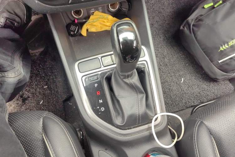 Used Hyundai ix25 2015 1.6L Automatic Two-Wheel Drive Smart GLS Trim Gear Lever