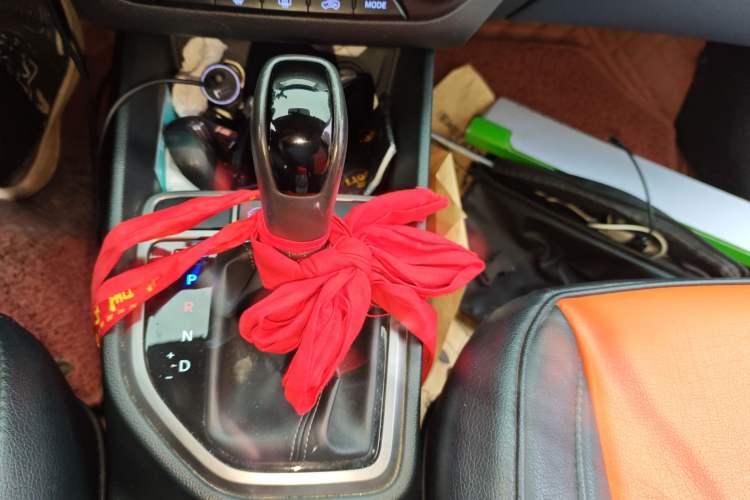 Used Hyundai ix25 2015 1.6L Automatic Two-Wheel-Drive Deluxe DLX Model Gear Lever