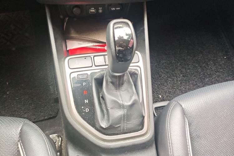 Used Hyundai ix25 2015 1.6L Automatic Two-Wheel-Drive Deluxe DLX Model Gear Lever