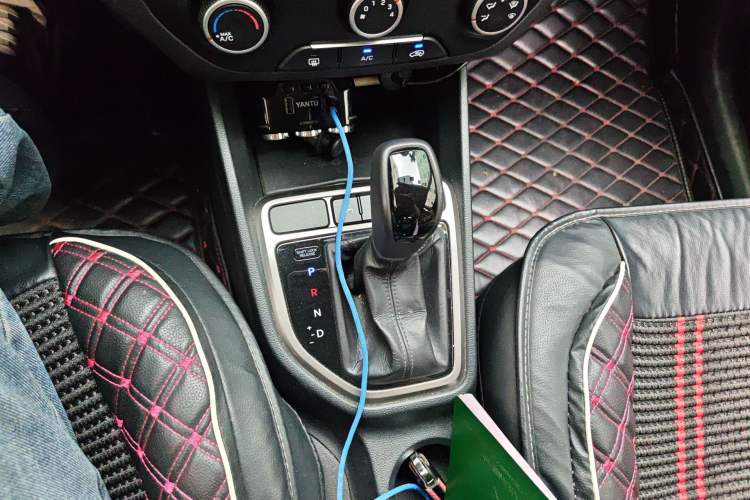 Used Hyundai ix25 2015 1.6L Automatic Two-Wheel Drive Smart GLS Trim Gear Lever