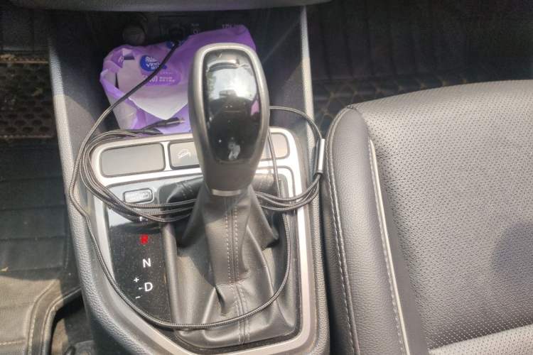 Used Hyundai ix25 2015 1.6L Automatic Two-Wheel Drive Smart GLS Trim Gear Lever