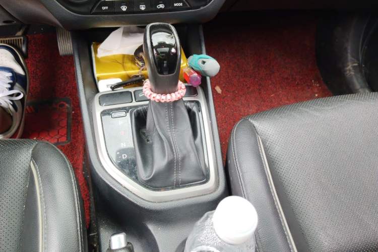 Used Hyundai ix25 2015 1.6L Automatic Two-Wheel-Drive Deluxe DLX Model Gear Lever