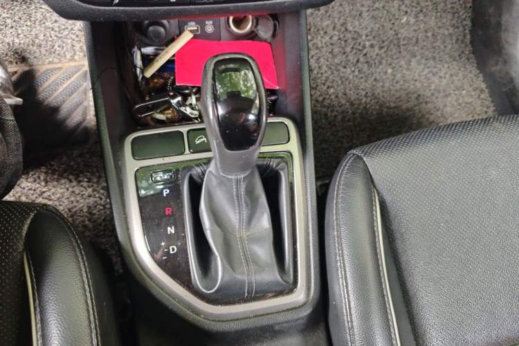 Used Hyundai ix25 2015 2.0L Automatic Two-Wheel Drive Intelligent GLS Gear Lever