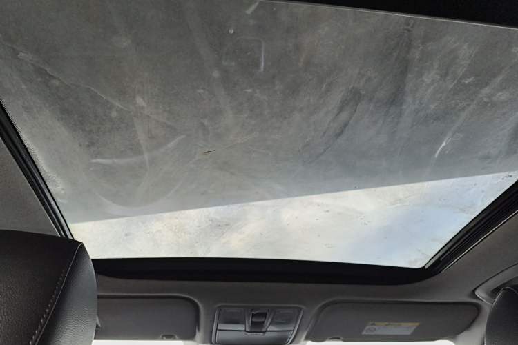 Used Hyundai ix25 2015 1.6L Automatic Two-Wheel-Drive Deluxe DLX Model Headliner