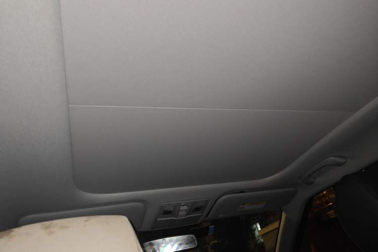 Used Hyundai ix25 2015 1.6L Automatic Two-Wheel-Drive Deluxe DLX Model Headliner