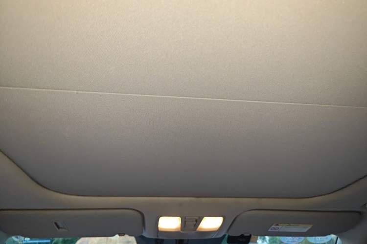 Used Hyundai ix25 2015 1.6L Automatic Two-Wheel-Drive Deluxe DLX Model Headliner