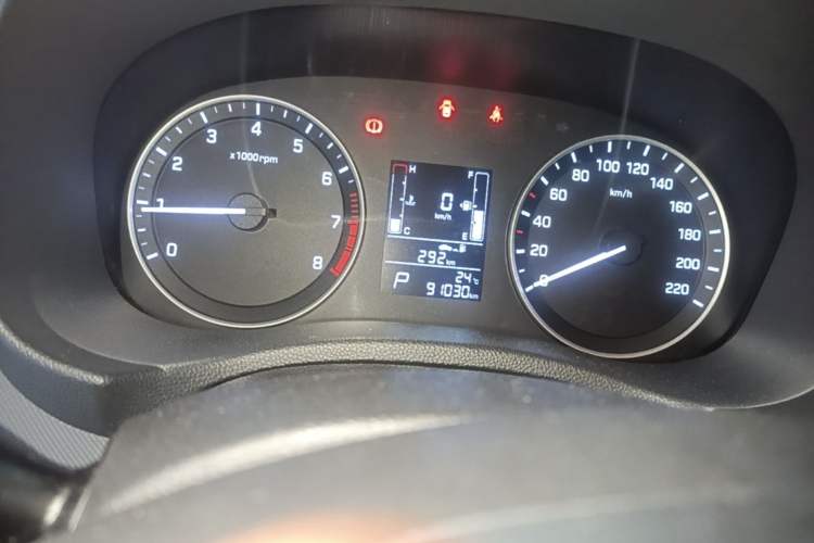 Used Hyundai ix25 2015 1.6L Automatic Two-Wheel-Drive Deluxe DLX Model Instrument Cluster