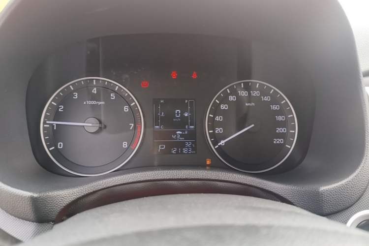 Used Hyundai ix25 2015 1.6L Automatic Two-Wheel Drive Smart GLS Trim Instrument Cluster