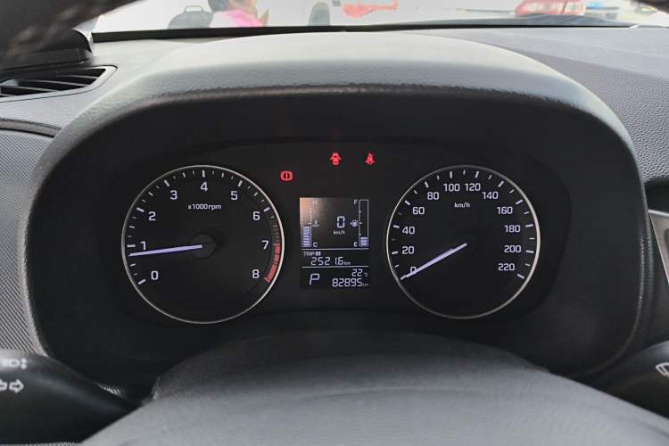 Used Hyundai ix25 2015 1.6L Automatic Two-Wheel-Drive Deluxe DLX Model Instrument Cluster