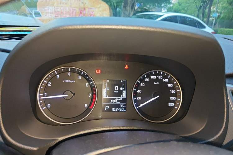 Used Hyundai ix25 2015 1.6L Automatic Two-Wheel-Drive Deluxe DLX Model Instrument Cluster