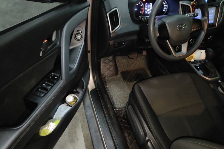 Used Hyundai ix25 2015 1.6L Automatic Two-Wheel Drive Fashionable GS Model Interior 3