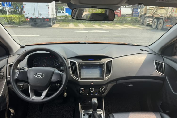 Used Hyundai ix25 2015 1.6L Automatic Two-Wheel Drive Fashionable GS Model Interior 4