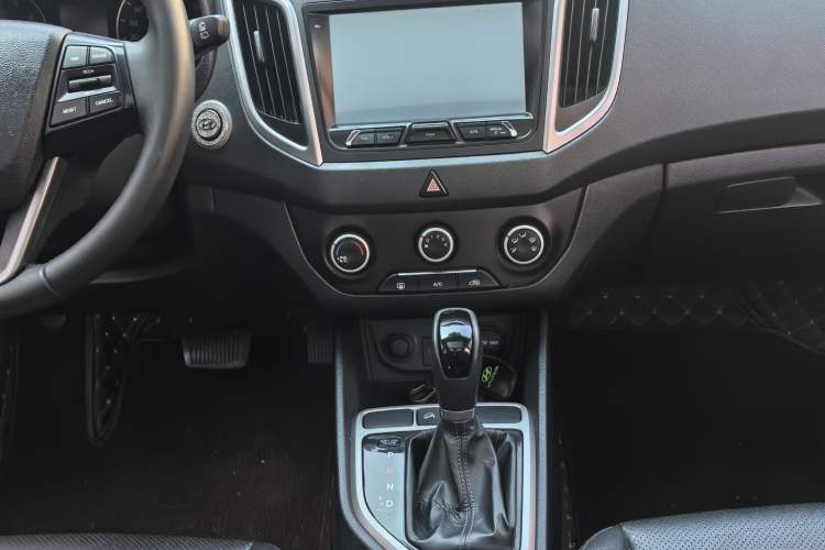 Used Hyundai ix25 2015 1.6L Automatic Two-Wheel Drive Smart GLS Trim Interior 6