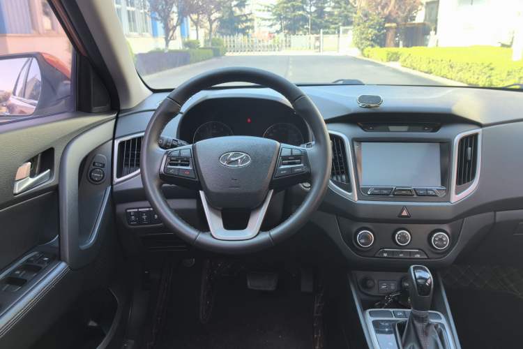 Used Hyundai ix25 2015 1.6L Automatic Two-Wheel Drive Smart GLS Trim Interior 8