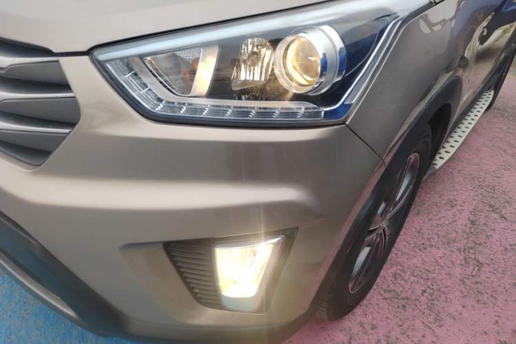 Used Hyundai ix25 2015 1.6L Automatic Two-Wheel-Drive Deluxe DLX Model Left Front Headlight