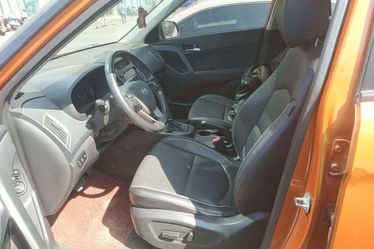 Used Hyundai ix25 2015 1.6L Automatic Two-Wheel-Drive Deluxe DLX Model Left Front Seat