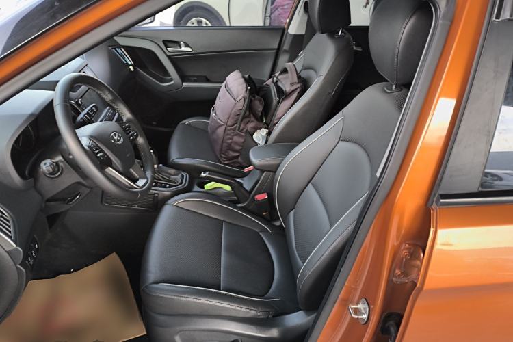 Used Hyundai ix25 2015 1.6L Automatic Two-Wheel-Drive Deluxe DLX Model Left Front Seat