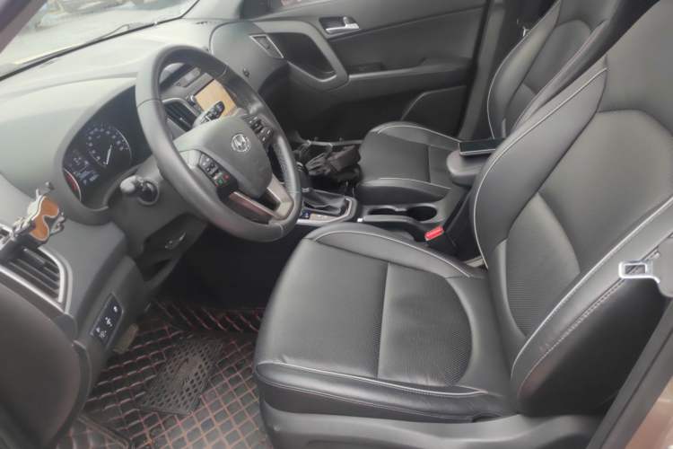 Used Hyundai ix25 2015 1.6L Automatic Two-Wheel-Drive Deluxe DLX Model Left Front Seat