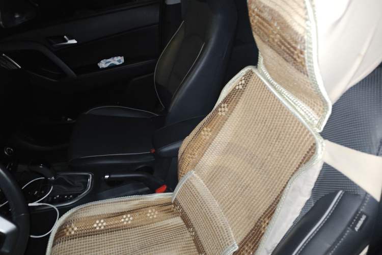 Used Hyundai ix25 2015 1.6L Automatic Two-Wheel-Drive Deluxe DLX Model Left Front Seat