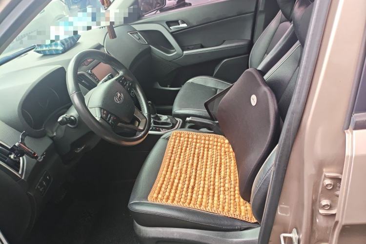 Used Hyundai ix25 2015 1.6L Automatic Two-Wheel-Drive Deluxe DLX Model Left Front Seat