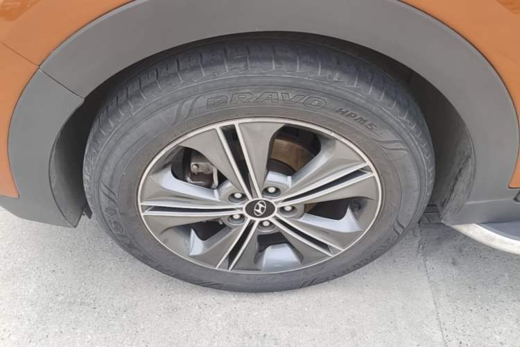 Used Hyundai ix25 2015 1.6L Automatic Two-Wheel Drive Smart GLS Trim Left Front Wheel Hub