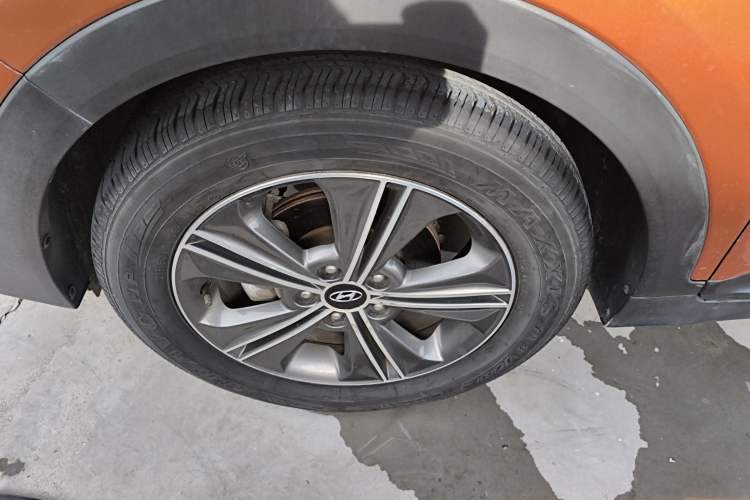 Used Hyundai ix25 2015 1.6L Automatic Two-Wheel-Drive Deluxe DLX Model Left Front Wheel Hub