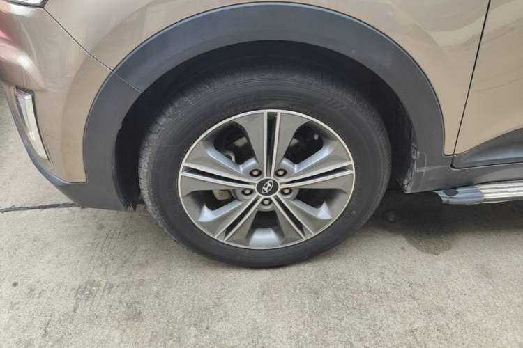 Used Hyundai ix25 2015 1.6L Automatic Two-Wheel Drive Smart GLS Trim Left Front Wheel Hub