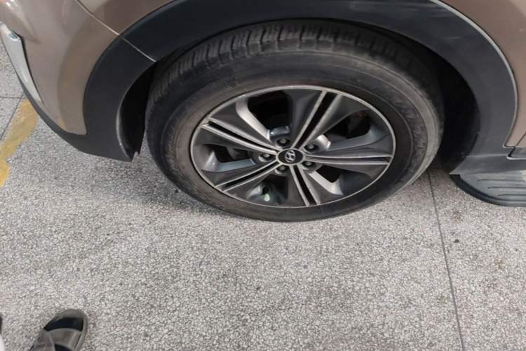 Used Hyundai ix25 2015 1.6L Automatic Two-Wheel Drive Smart GLS Trim Left Front Wheel Hub