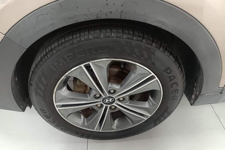 Used Hyundai ix25 2015 1.6L Automatic Two-Wheel Drive Smart GLS Trim Left Front Wheel Hub