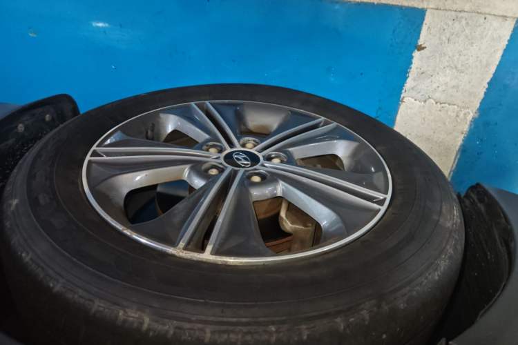 Used Hyundai ix25 2015 1.6L Automatic Two-Wheel Drive Smart GLS Trim Left Front Wheel Hub
