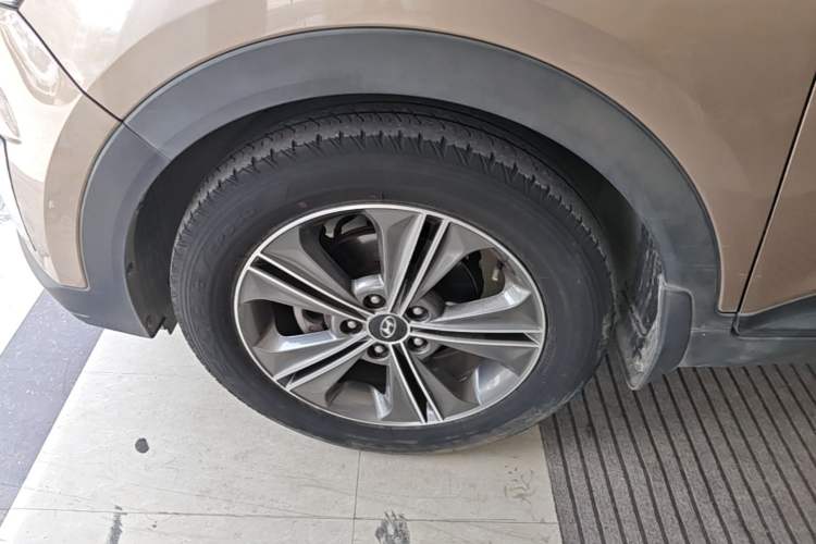 Used Hyundai ix25 2015 1.6L Automatic Two-Wheel Drive Smart GLS Trim Left Front Wheel Hub