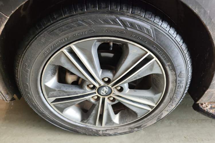 Used Hyundai ix25 2015 1.6L Automatic Two-Wheel Drive Smart GLS Trim Left Front Wheel Hub
