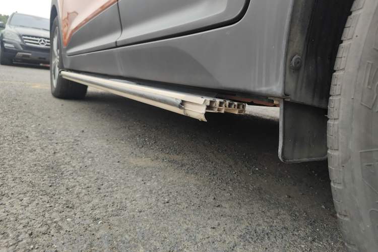 Used Hyundai ix25 2015 1.6L Automatic Two-Wheel Drive Smart GLS Trim Left Side Sill