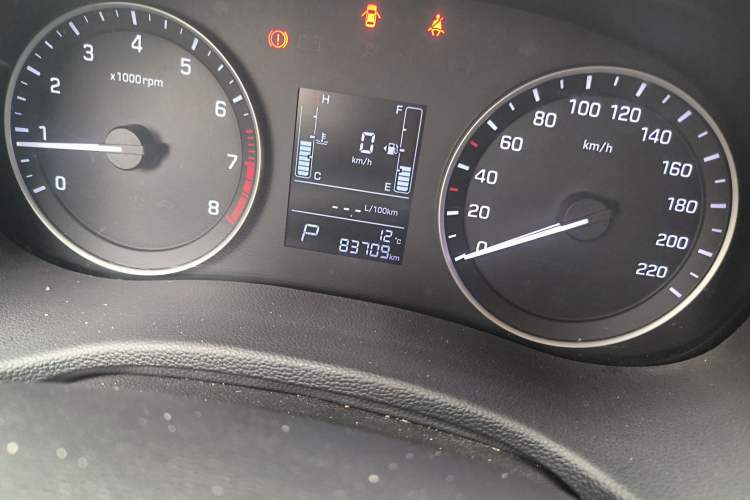 Used Hyundai ix25 2015 1.6L Automatic Two-Wheel Drive Smart GLS Trim Odometer Close Up