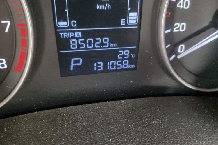 Used Hyundai ix25 2015 1.6L Automatic Two-Wheel Drive Smart GLS Trim Odometer Close Up
