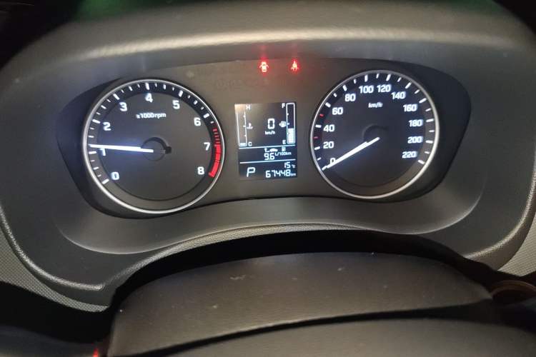 Used Hyundai ix25 2015 1.6L Automatic Two-Wheel Drive Smart GLS Trim Odometer Close Up