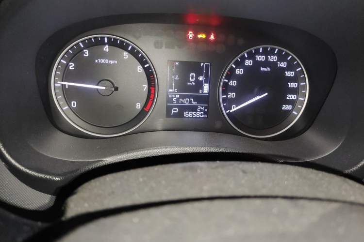 Used Hyundai ix25 2015 1.6L Automatic Two-Wheel Drive Smart GLS Trim Odometer Close Up
