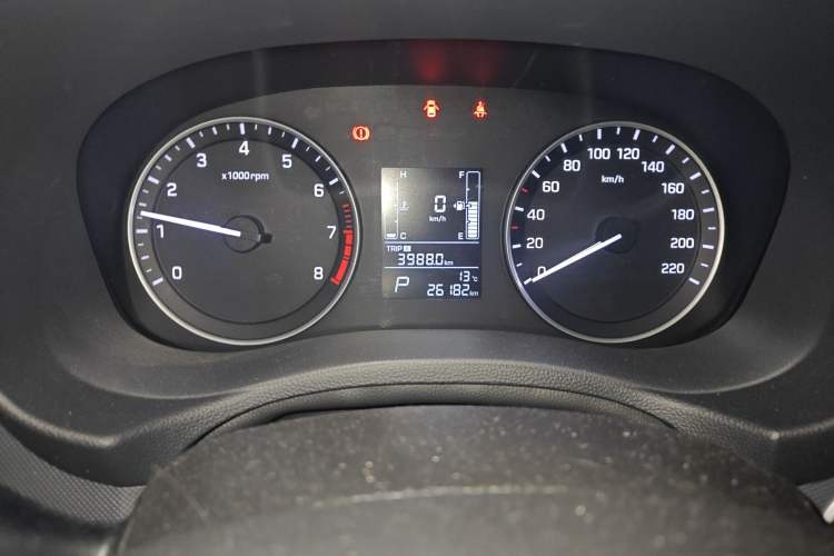 Used Hyundai ix25 2015 1.6L Automatic Two-Wheel-Drive Deluxe DLX Model Odometer Close Up