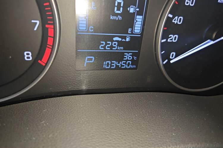 Used Hyundai ix25 2015 1.6L Automatic Two-Wheel-Drive Deluxe DLX Model Odometer Close Up